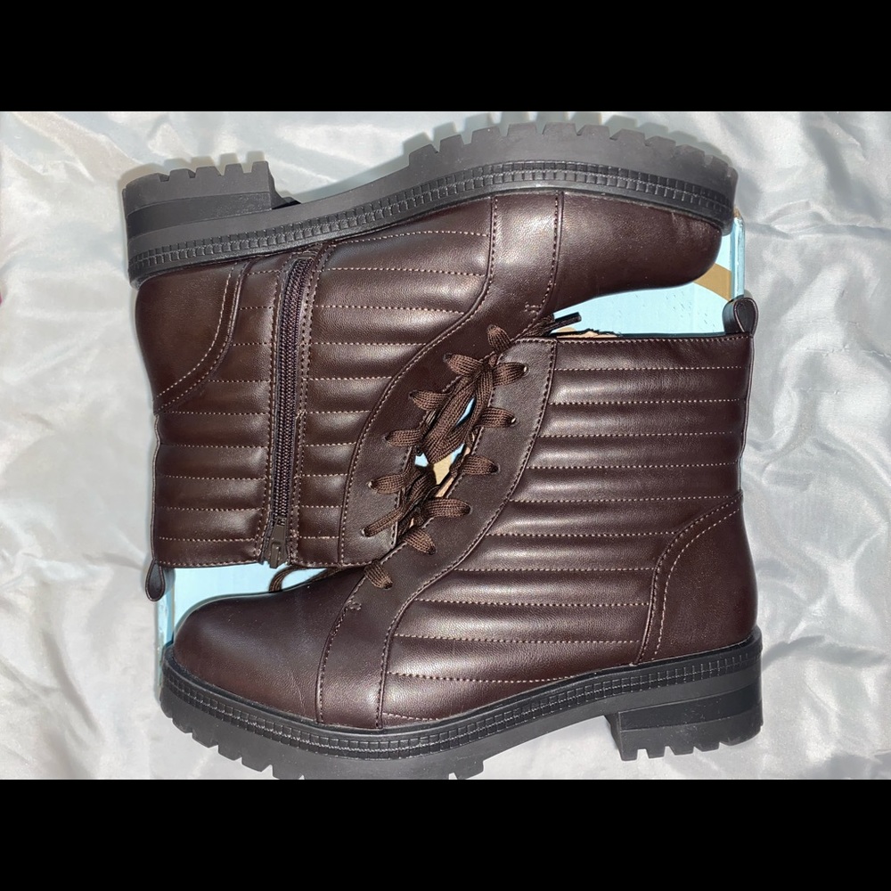 Brown,trendy lugged sole grounds this lace-up boot with classic combat style
